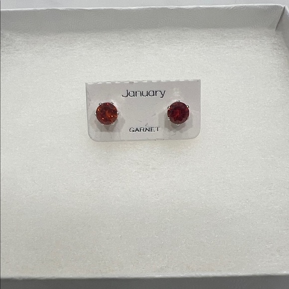 Jewelry - Elegant Garnet Red Stud Earrings